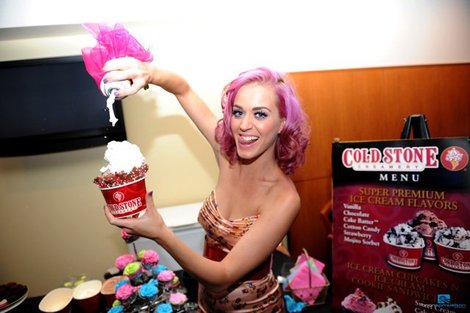 katy-perry-and-cold-stone ice cream